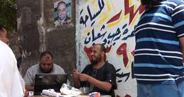 رئيس لجنة يحرر محضراً ضد مواطن رفض وضع إصبعه فى الحبر الفوسفورى