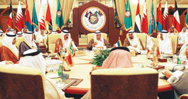 القمة الخليجية تدعو إلى حل سلمى للملف النووى الإيرانى