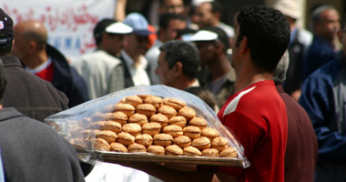 صناع الحلوى التقليدية فى جنين يزيدون إنتاجهم قبل العيد