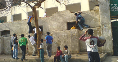 برلمانى: انقطاع الطلاب عن المدارس يهدر المليارات