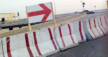 مسلحون يسرقون اللوحات الإرشادية بطريق قنا- البحر الأحمر