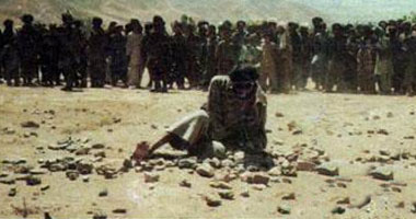 تنظيم "داعش" يرجم رجلا حتى الموت فى العراق بتهمة الزنا