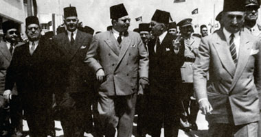 تشبه وثيقة تنازل ملك بلجيكا عن عرشه.. كواليس مغادرة الملك فاروق مصر