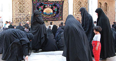 9 طقوس يمارسها الشيعة احتفالًا بعيد "الغدير".. أبرزها الصوم والاغتسال والإكثار من دعاء "الندبة".. يصلون ركعتين طمعًا فى ثواب 100 ألف حجة..ويتصدقون بدرهم لاعتقادهم أنه يعادل 100ألف بغيره من الأيام