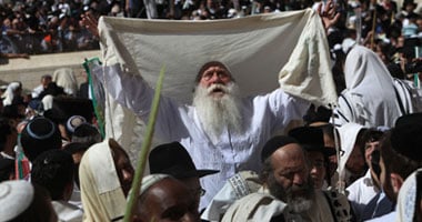 بالصور.. احتفالات اليهود بعيد المظال