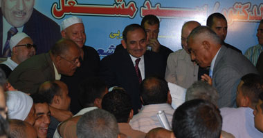 زفة بالألعاب النارية والمزمار لاستقبال مشعل فى المعصرة