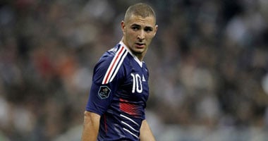 ميرور: ريال مدريد يعرض مبادلة "بنزيما" بـ"كليشى"