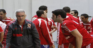 طائرة الأهلى فى معسكر مغلق استعداداً لمواجهة الزمالك