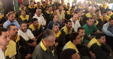 عمال "صافولا مصر" يعاودون العمل بعد الموافقة على حلول الإدارة السعودية