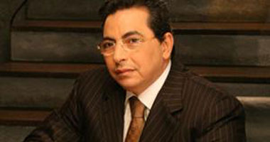 الإعلامى محمود سعد يصل القاهرة بعد رحلة علاج فى لندن