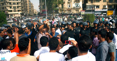 حركات سياسية وأحزاب تعلن تضامنها مع الناشط علاء عبد الفتاح