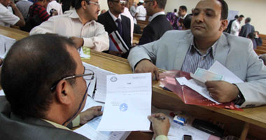 أحزاب الفلول تتقدم بأوراق مرشحيها بالتجمع الخامس 