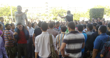 إنهاء وقفة طلاب سياحة وفنادق بعد الإفراج عن زملائهم 