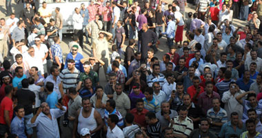 العاملين بشركة الحفر المصرية يتظاهرون للمطالبة بالإجازات السنوية
