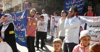 بالصور.. مسيرة بأسيوط تطالب بعدم التصويت لـ"فلول الوطنى"