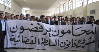 محامون بالعريش يلوحون بالإضراب اليوم احتجاجا على نقل المحكمة