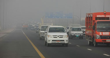 المرور يعيد فتح طريق السويس الصحراوى بعد زوال الشبورة  