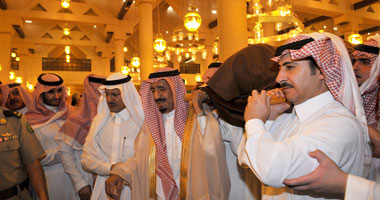 بالصور.. تشييع ولى العهد السعودى إلى مثواه الأخير 