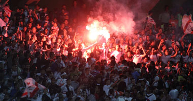 جماهير الزمالك تعتدى على أتوبيس المصرى