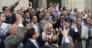 إخلاء دار القضاء العالى من القضاة لمنع الصدام بالمحامين