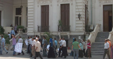 العاملون بـ"شئون الصيدلة" يعلقون وقفاتهم الاحتجاجية