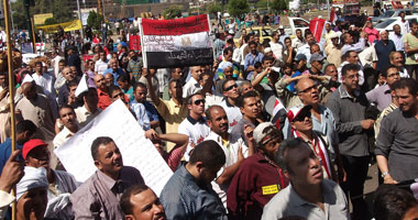 المئات يحتشدون بـ"التحرير" فى جمعة "عودوا إلى ثكناتكم"
