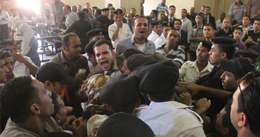 فى قضية موقعة الجمل..شاهدة النفى للمحكمة: "فودافون" أرسلت لى رسالة للنزول لمصطفى محمود وليس المتهمين أو الحزب الوطنى..ولم يحرض أحد الخيالة لنزول التحرير..ومجاور شعر بالتعب يوم الواقعة ولم يحرض أى شخص