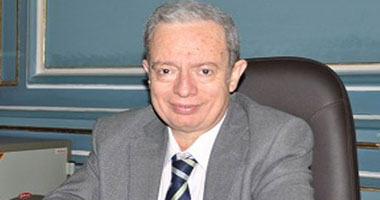 رئيس جامعة عين شمس يفتتح دورة "تأهيل السلك الدبلوماسى"