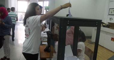لليوم الثانى..طلاب "الجامعة الألمانية" يواصلون الاستفتاء على اللائحة