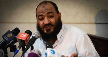 عبد المنعم الشحات: الدستور الجديد "شعبى" ولا يوجد به عيوب ويحقق طموحات الشعب.. ويؤكد: الشعب لن يقبل بأى ديكتاتورية ولن يفرط فى هويته الإسلامية.. والتيار الليبرالى سعى لحذف المادة الثانية من الدستور