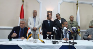 محافظ الوادى الجديد يطالب بإنشاء هيئة لتنمية الإقليم