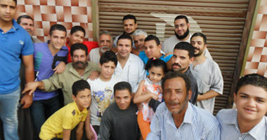 تجمهر أولياء أمور بكوم أمبو لنقل أبنائهم لمدرسة أخرى