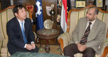 بالصور.. القنصل الصينى بالإسكندرية يلتقى محافظ السويس 