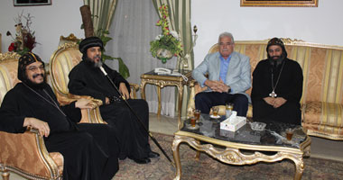 أسقف جنوب سيناء ووفد من كاتدرائية السمائيين يهنئون المحافظ بعيد الأضحى