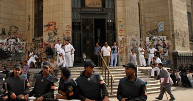 بدء توافد الجماعة الإسلامية أمام القضاء العالى لإقالة النائب العام