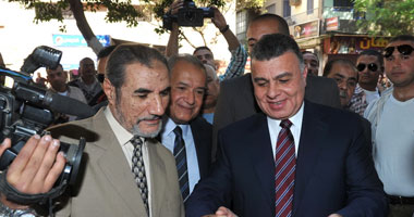 بالصور.. وزير الاستثمار يتفقد العمل بالمجمعات الاستهلاكية