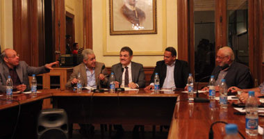 وفد من جبهة الإنقاذ يزور مصابى القوات المسلحة بمستشفى كوبرى القبة