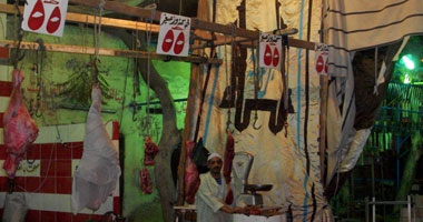 أسرار سوق "الغلابة" داخل الشوادر والمجمعات الاستهلاكية 