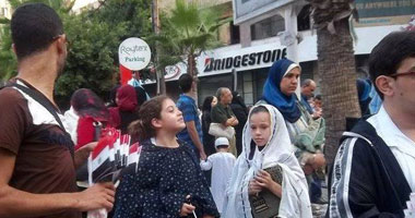 "الدستور" يوزع هدايا وأعلامًا على الأطفال بعيد الأضحى بالإسكندرية