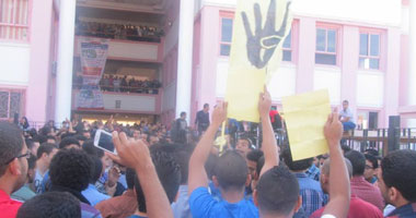 طالبات "المحظورة" بكفر الشيخ يطالبن بالإفراج عن زملائهن