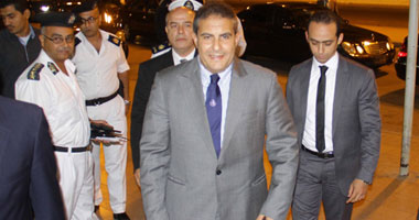 طاهر أبو زيد يودِّع الأهلى فى مطار القاهرة