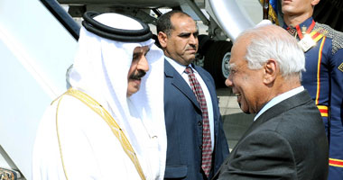ملك البحرين يغادر "القاهرة" بعد لقاء الرئيس عدلى منصور