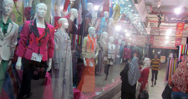 مطالبات بإزالة المحال المخالفة بسور كلية التجارة بالسويس