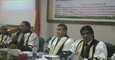 بالصور.. وزير الرياضة يناقش رسالة دكتوراه لمدرب الألومنيوم بأسيوط