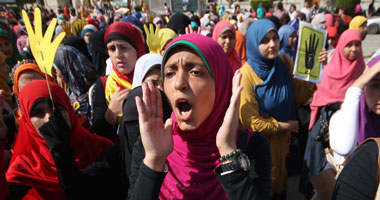توافد طالبات الدراسات الإسلامية بالأزهر استعدادا للتظاهر