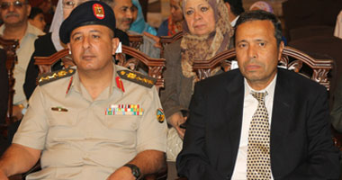 بالصور.. محافظ المنوفية يجوب شوارع شبين الكوم فى ذكرى الثورة 