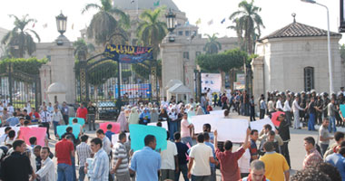 موظفو جامعة القاهرة يواجهون الإضراب بـ"يوم فى حب مصر"