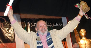 محمد خان يؤجل فيلمه "المسطول والقنبلة" 