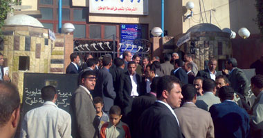 استمرار تظاهر المحامين أمام محكمة طوخ لليوم الثانى
