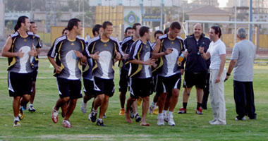 ملعب مباراة بنى عبيد والزمالك يثير أزمة
